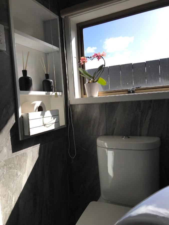 Onehunga Garden Tinyhouse With Parking Hotel Auckland Eksteriør billede